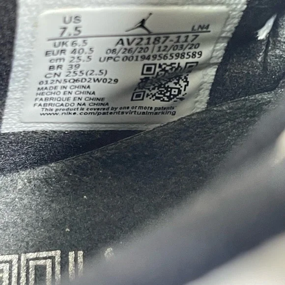 Nike Air Jordan 11 Retro White Blue Legends Sneakers - Picture 9 of 13